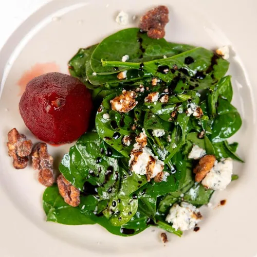 Benvenuti salad with poached pear and gorgonzola